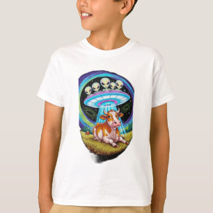 エイリアンは牛を誘拐するが、牛は幸せかrに見える tシャツ
