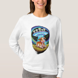 エイリアンは牛を誘拐するが、牛は幸せそうに見える Tシャツ