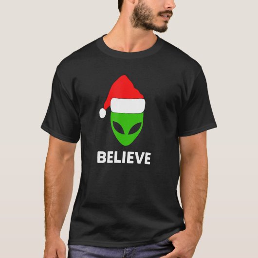 エイリアングリーン顔クリスマスサンタハッ信じト Tシャツ (正面)