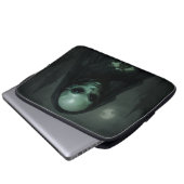 エイリアンゴシック様式の月の女神 ラップトップスリーブ (正面下部)