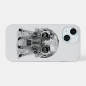 エイリアンスカル宇宙飛行士 iPhone 15ケース (裏面横)