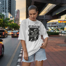 エイリアン保持宇宙飛行士ヘルメット Tシャツ