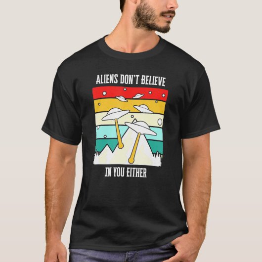 エイリアン信じはUfoではない Tシャツ (正面)