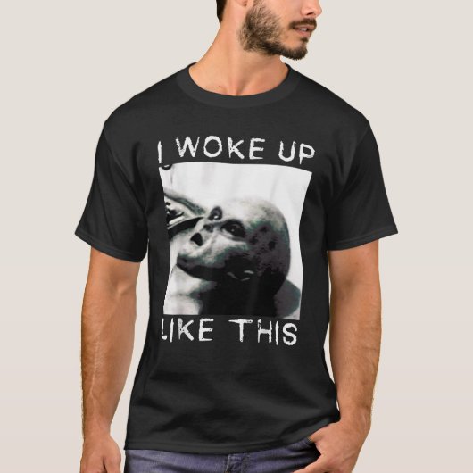 エイリアン解剖おもしろいエイリアン私はこのように目覚めた Tシャツ (正面)