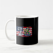 エイリアン7月4日アメリカ国旗Ufo コーヒーマグカップ (左)