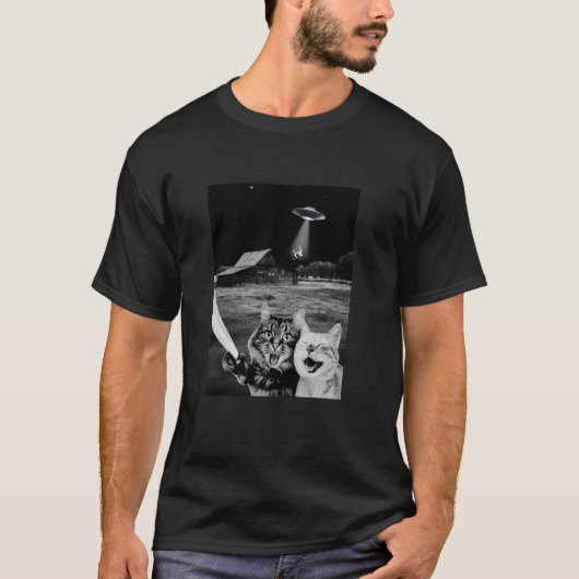 エイリアン+誘拐+セルフィー - 楽しい猫とUFO Tシャツ (正面)