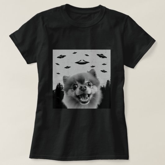 エイリアンUFOおもしろいポメラニア犬犬の恋人の男性の女性の子供 Tシャツ (デザイン正面)