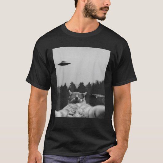 エイリアンUFOおもしろい猫銀河系猫ティー猫グラフィックティー Tシャツ (正面)