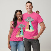 エイリアンUfoが地上に降りる Tシャツ (ユニセックス)