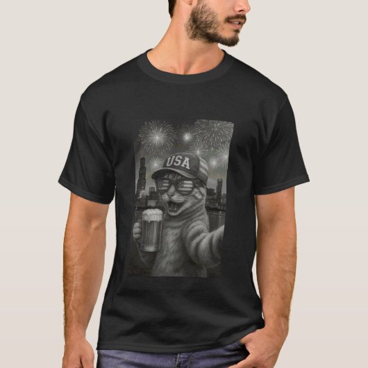 エイリアンUFOと一緒に自撮りする猫　シカゴ独立記念日 Tシャツ (正面)