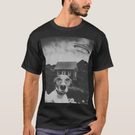 エイリアンUFOと写る犬のセルフィー - 犬好きTシャツ Tシャツ