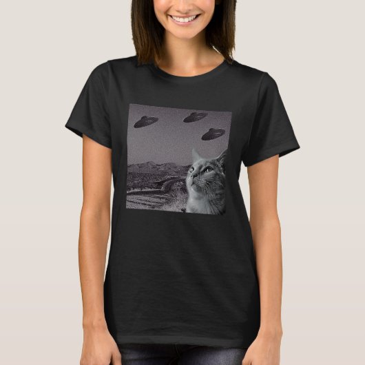 エイリアンUFOと写る猫の自撮り Tシャツ (正面)