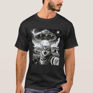 エイリアンUFOと猫の自撮り 宇宙人にさらわれた猫 Tシャツ
