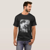 エイリアンUFOと驚く猫の自撮り 楽しい猫好き男性向け Tシャツ (正面フル)