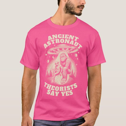 エイリアンUfoとBigfoot古代宇宙飛行士快適 Tシャツ (正面)