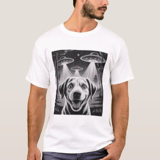 エイリアンUFOのセルカジャーマンシェパード ドッグモム・ドッグダッド Tシャツ