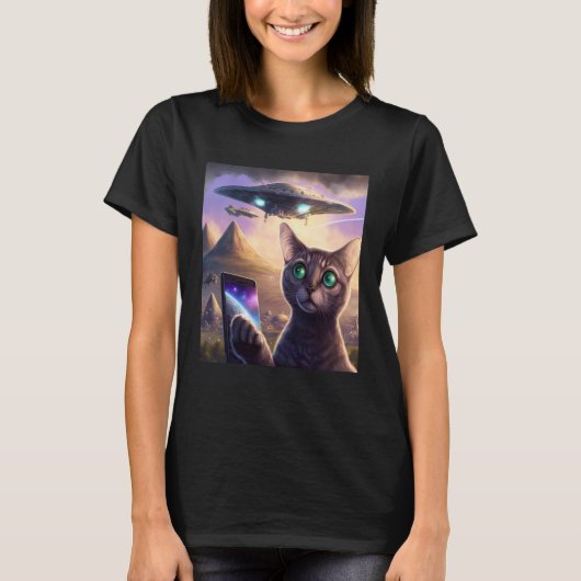 エイリアンUFOキャットセルフィー銀河系キャット Tシャツ (正面)
