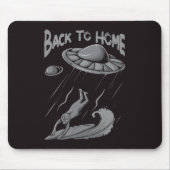 エイリアンufoサーフィンイラストレーション（ホームに戻る） マウスパッド (正面)