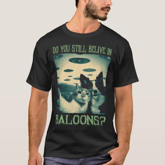 エイリアンUFOハンター犬と猫uso selfieエイリアン Tシャツ (正面)