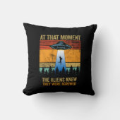 エイリアンUFO宇宙船がベルギーマリノワを作り上げる クッション (正面)