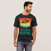 エイリアンUfo拉致女性常信じに男性女性 Tシャツ (正面フル)
