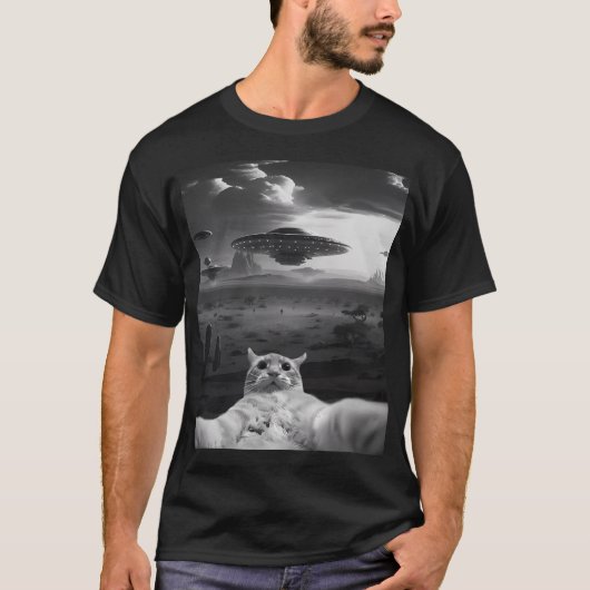 エイリアンUFO面白い猫 Tシャツ (正面)
