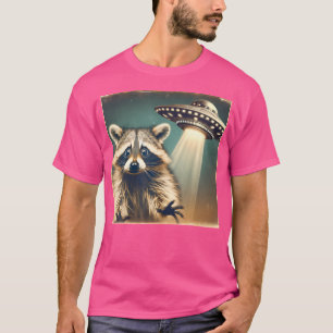 エイリアンUfo Raccoon写真おもしろいRaccoon走の遠くに Tシャツ
