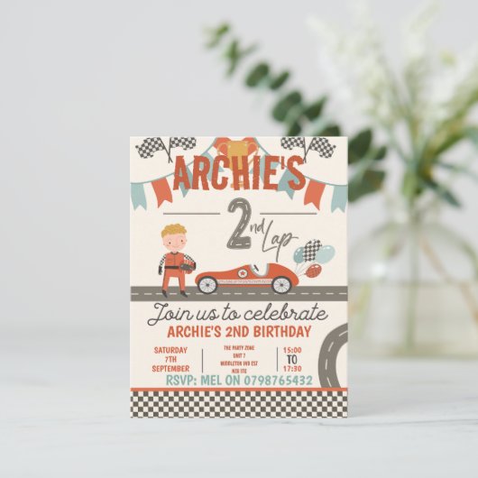 エキサイティングなレースカーをテーマにした招待状 (スタンド正面)