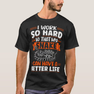 エキゾチックなペットのヘビ爬虫類Python Iが働く懸命 Tシャツ