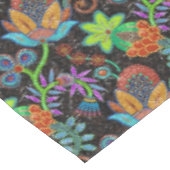 エキゾチックカラフルな花のパターン、ガラスのビーズが見える テーブルクロス (アングル)