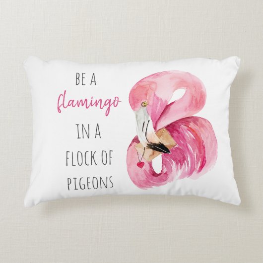 エキゾチックモダンなピンクの水の色のフラミンゴと引用文 アクセントクッション (正面)