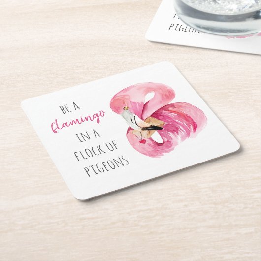 エキゾチックモダンなピンクの水の色のフラミンゴと引用文 スクエアペーパーコースター (アングル)
