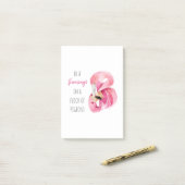 エキゾチックモダンなピンクの水の色のフラミンゴと引用文 ポストイット (デスク上)