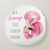 エキゾチックモダンなピンクの水の色のフラミンゴと引用文 ラウンドクッション (正面)