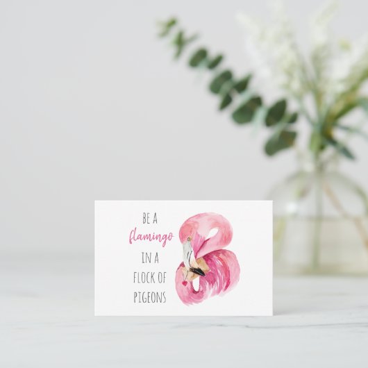 エキゾチックモダンなピンクの水の色のフラミンゴと引用文 名刺 (スタンド正面)