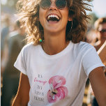 エキゾチックモダンなピンクの水の色のフラミンゴと引用文 Tシャツ<br><div class="desc">エキゾチックモダンなピンクの水の色のフラミンゴと引用文</div>