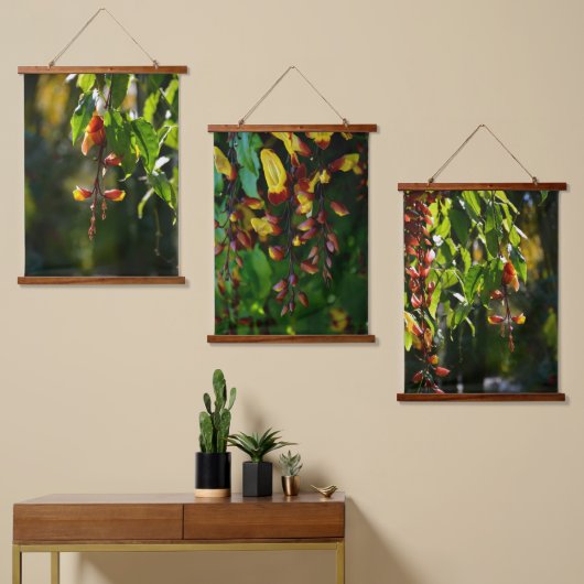 エキゾチック黄赤インディアン時計つる植物植物学 吊り下げ型タペストリー (非対称)