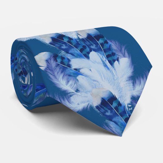 エキゾチック – 白オウムの青い色調の羽が繰り返す ネクタイ (ロール)