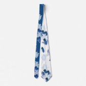 エキゾチック – 白オウムの青い色調の羽が繰り返す ネクタイ (裏面)
