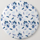 エキゾチック – 白オウムの青い色調の羽が繰り返す 缶バッジ (正面)