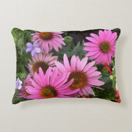 エキナセアの紫のコーン花がアクセントのクッション アクセントクッション