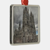 エクアドルのキトにある大聖堂の外観 メタルオーナメント (右)