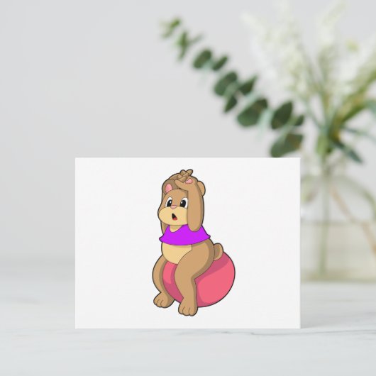 エクササイズボールでフィットネスに励むクマ.PNG ポストカード (スタンド正面)