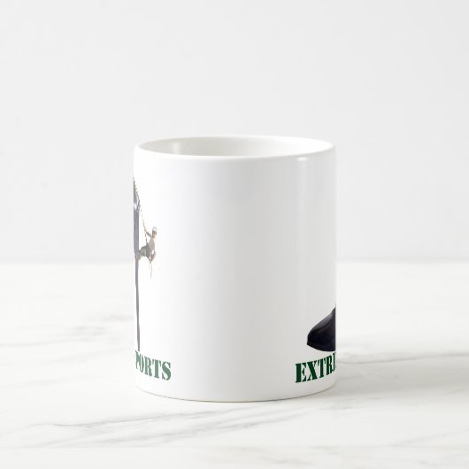 エクスおもしろいトスポーツ – 靴登山 コーヒーマグカップ (中央)