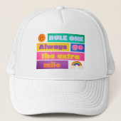 エクストラ・マイルに行やる気を起こさせるく – Trucker Hat キャップ (正面)