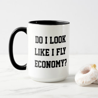 エコノミーで飛ぶように見えますか?冗談好きな旅行者の引用 マグカップ
