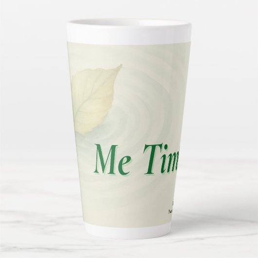 エコーと提供 | フローティング・リーフを使用した「Me Time」 カフェラテマグ (正面)