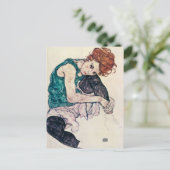 エゴンのSchieleによってつけられている女性の郵便はがき ポストカード (スタンド正面)