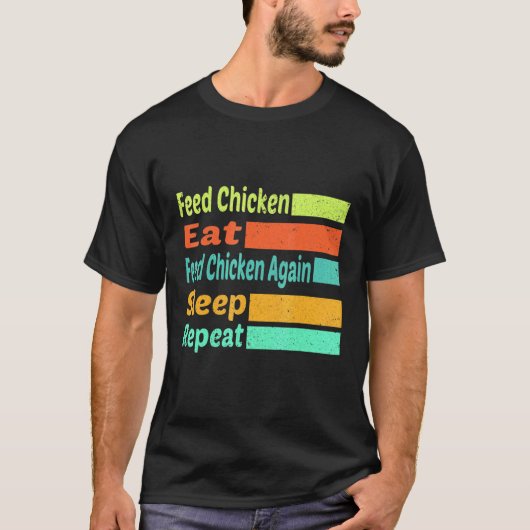エサをやる ニワトリにエサを与える また寝る繰り返し Tシャツ (正面)