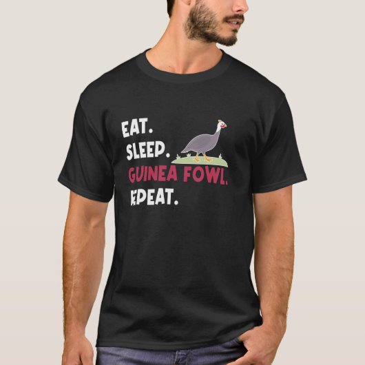 エサを食べる 眠る ギニアフール ニワトリ 鳥 繰り返す Tシャツ (正面)